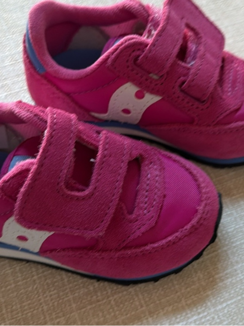 Saucony Pink baby size 5 Velcro Sneakers with White Logo - new w/out box